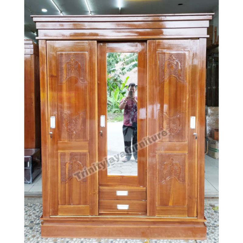 Lemari Pakaian Kayu Jati 3 Pintu Sliding 2Rak Laci/trinityjayafurniture