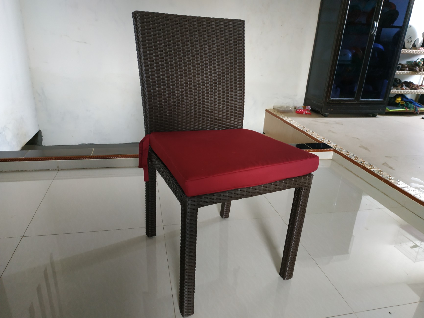 kursi rotan sintetis cocok untuk restoran & cafe