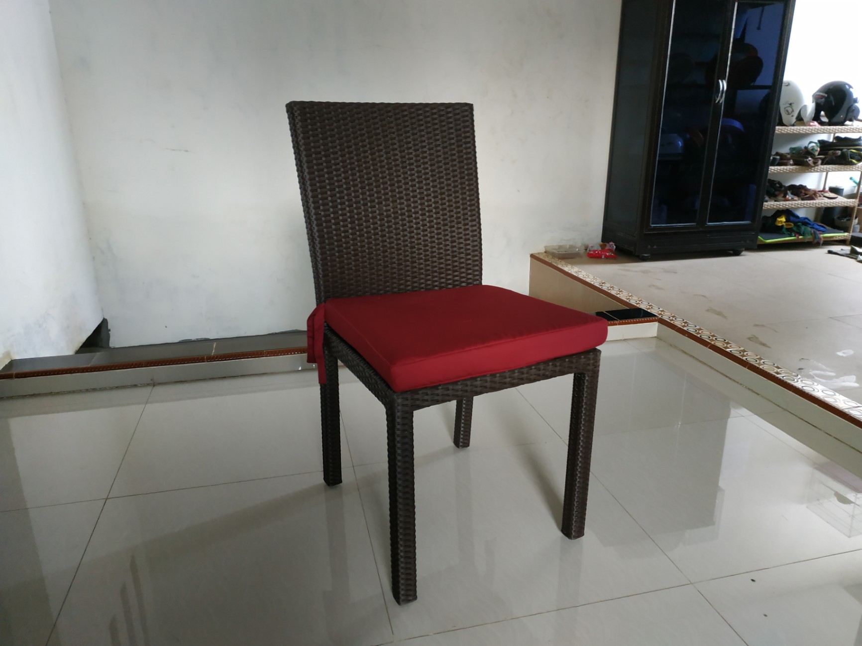 kursi rotan sintetis cocok untuk restoran & cafe