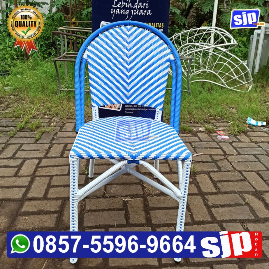 kursi rotan sintetis cocok untuk restoran & cafe
