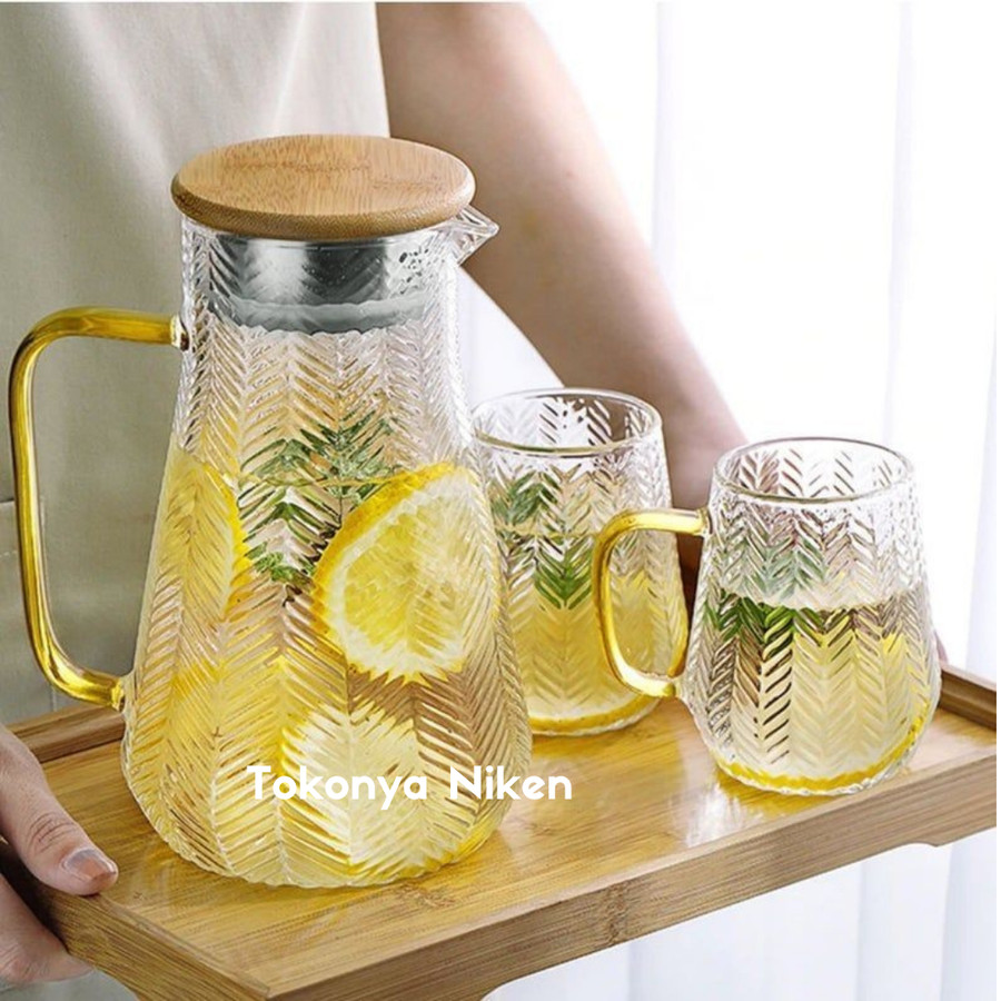 Set teko minum dengan nampan pitcher