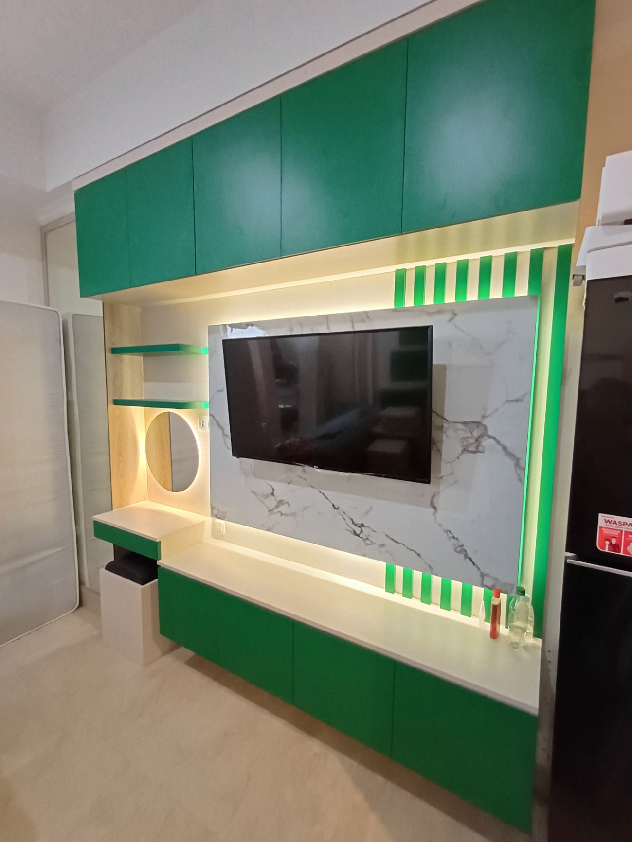 Meja Laci Lemari Backdrop TV Custom