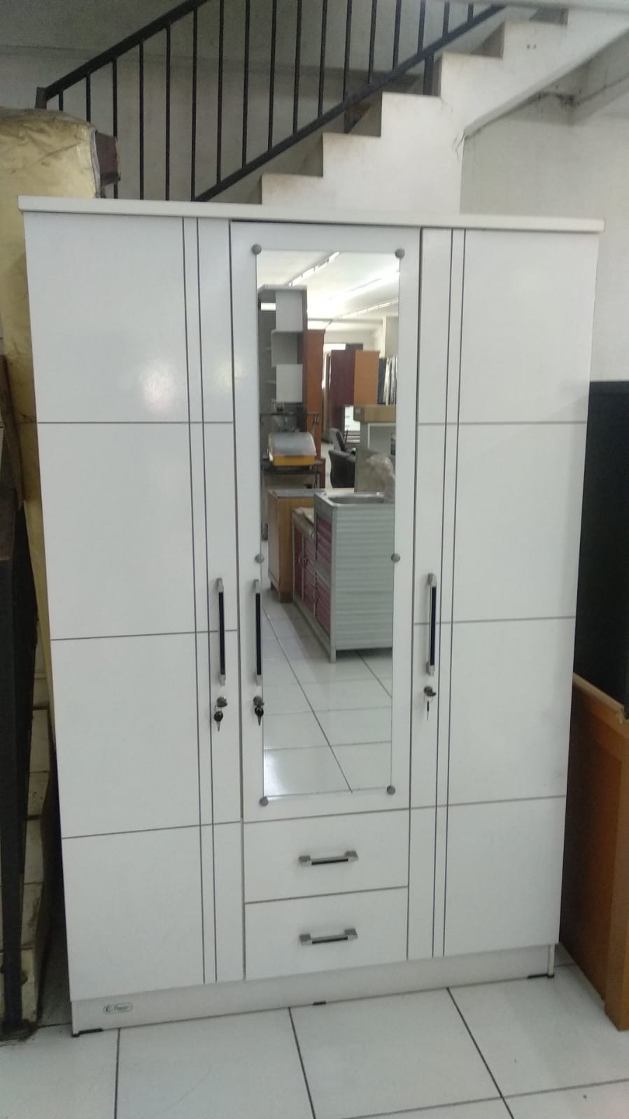 Lemari Pakaian 3 Pintu Style Furniture Bergaransi Free ongkir JaDetabe