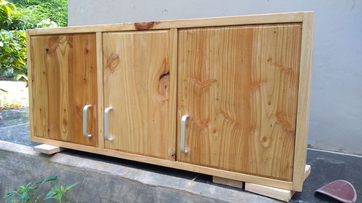 Lemari Dapur 3 Pintu Jati
