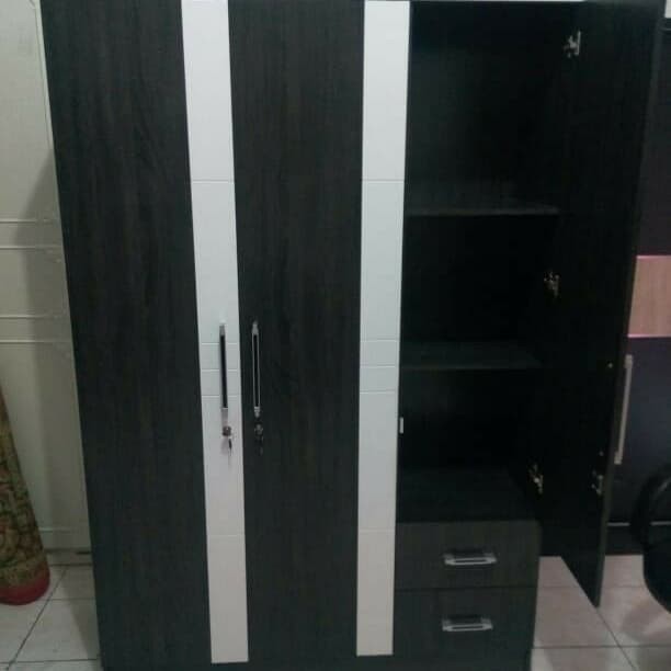 Lemari pakaian cermin 3 pintu Merk style