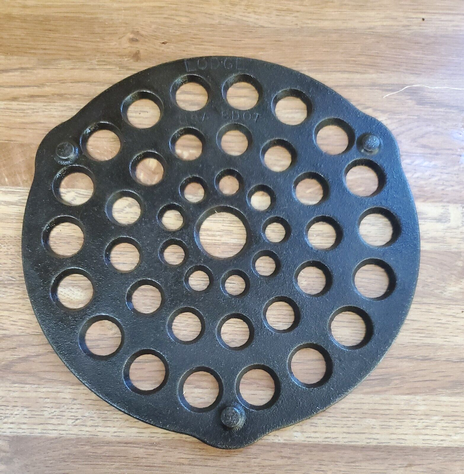 Lodge Cast Iron Trivet / Meat Rack - L8DOT3