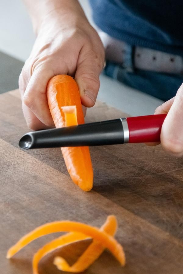 KitchenAid Euro Peeler Empire Red - KAG112OHERE