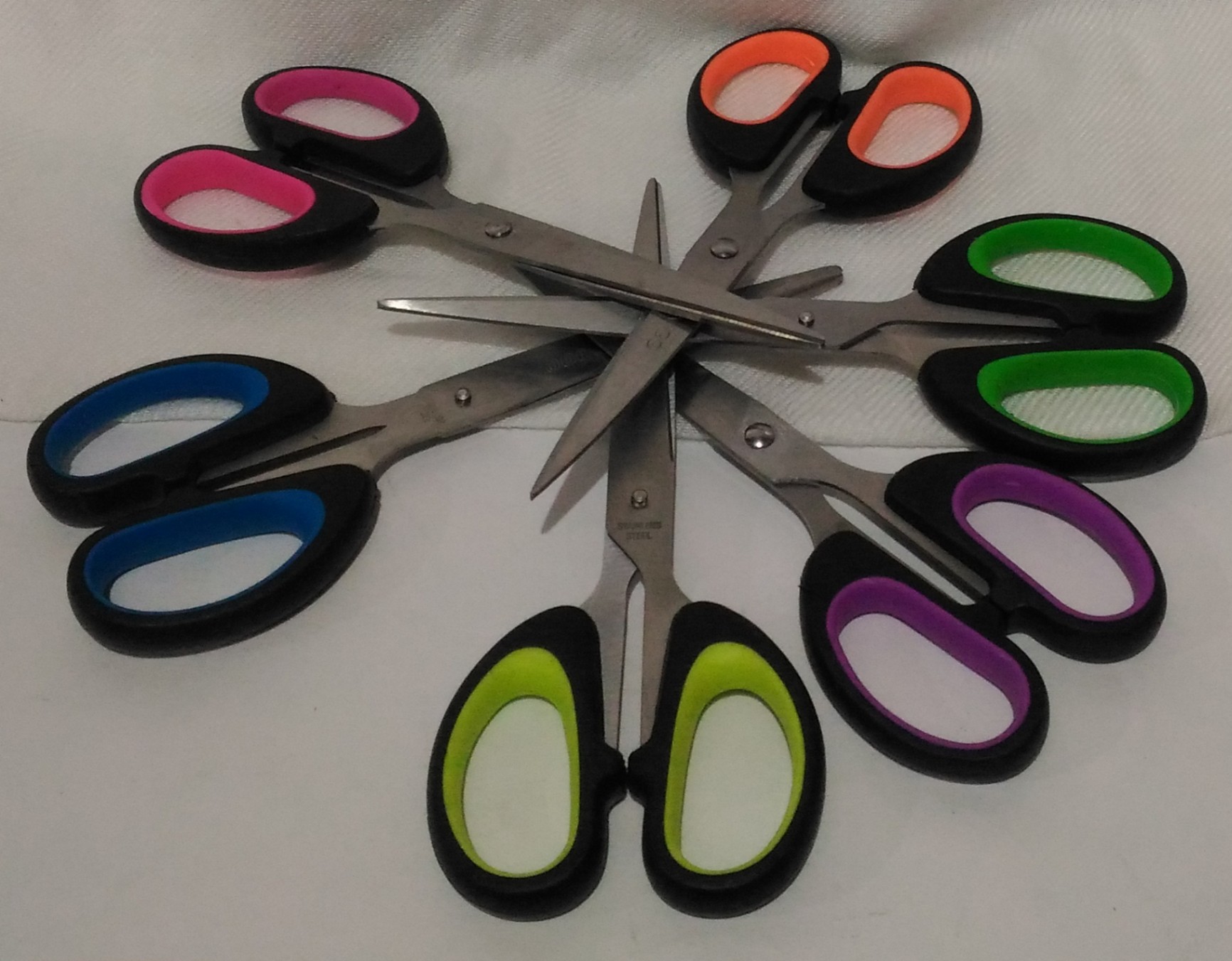 Gunting uk Sedang Tanggung Gagang Karet READY STOCK