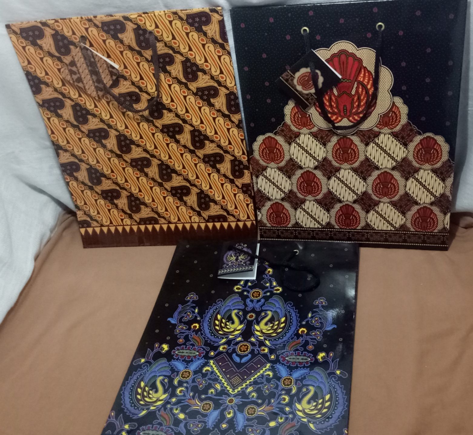 Jual Paper Bag Tas Kado Tenteng Besar Batik Kiky READY STOCK Renos