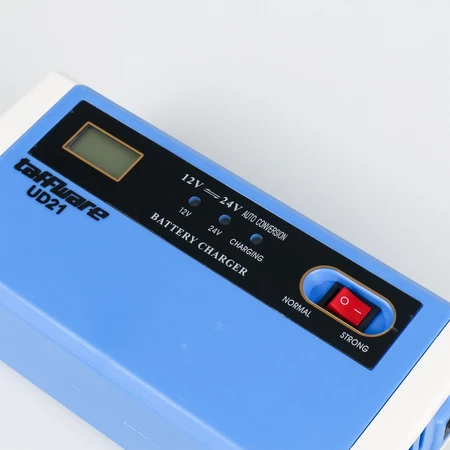 Charger Aki Mobil Motor (12-24V) 10A Digital Cas Accu Baterai TFW-UD21