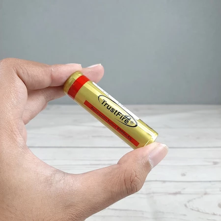 Baterai 18650 Li-ion 6000mAh 3.7v TrustFire Rechargeable Battery Cas