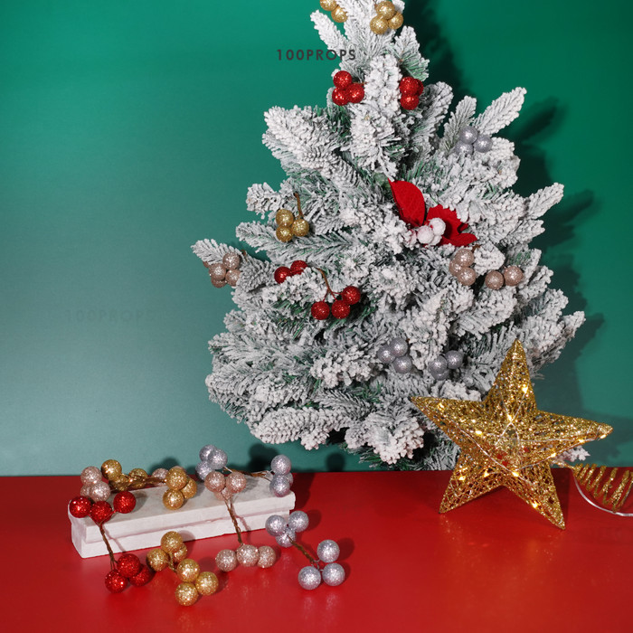 Berry ball decoration