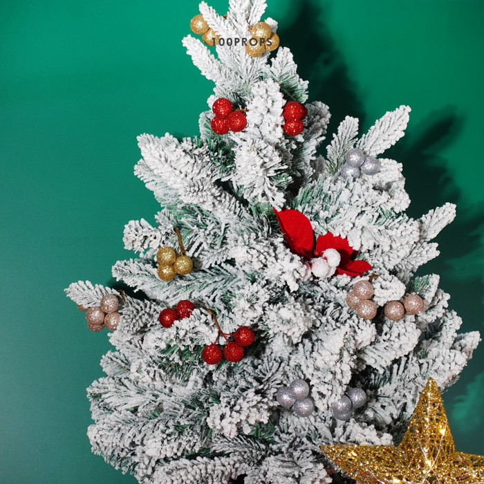 Berry ball decoration