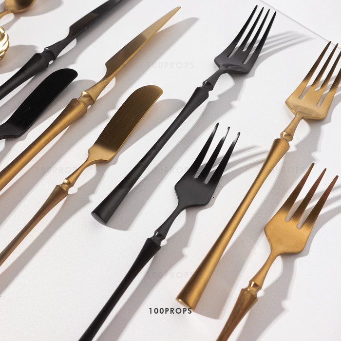 The Victoria Windsor Collection: 12-Piece Stainless Cutlery Set