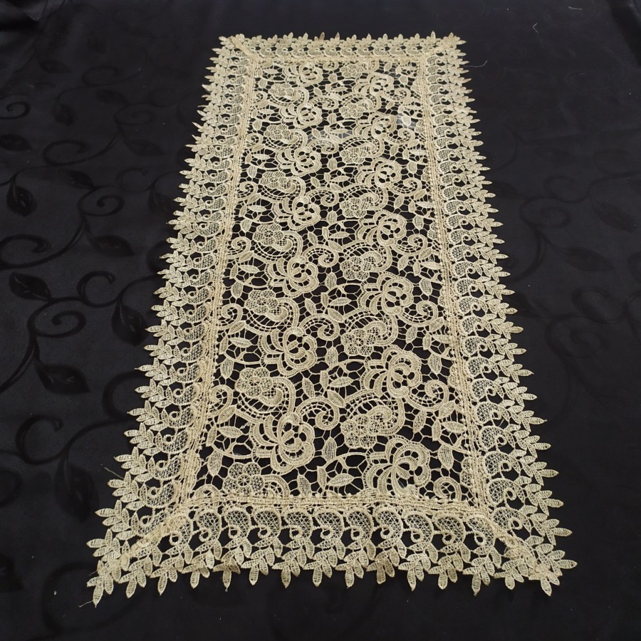 Taplak Meja Bordir/ Loper Bordir Import Mewah Ukuran 45×90 Cm
