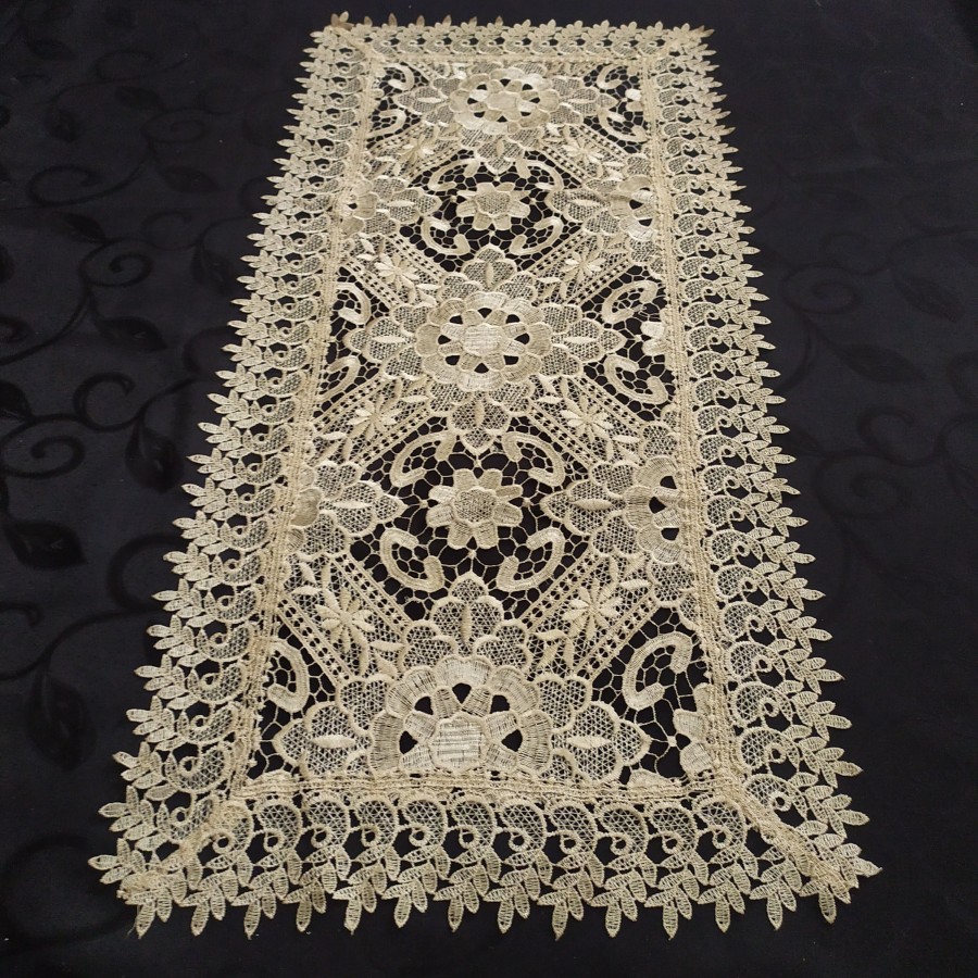 Taplak Meja Bordir/ Loper Bordir Import Mewah Ukuran 45×90 Cm