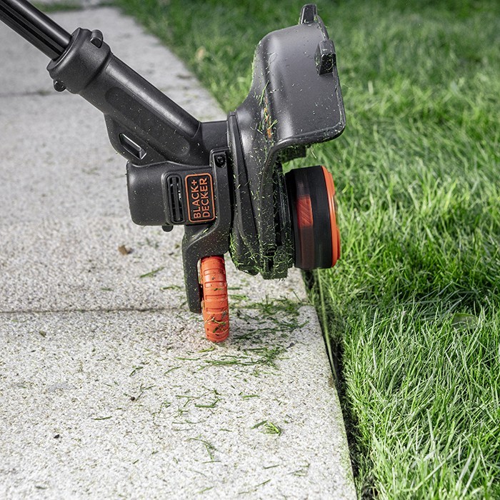 Black+Decker String Trimmer With Blade and Line / Pemotong Rumput Baterai 18/20V (max) BCBT1820D1
