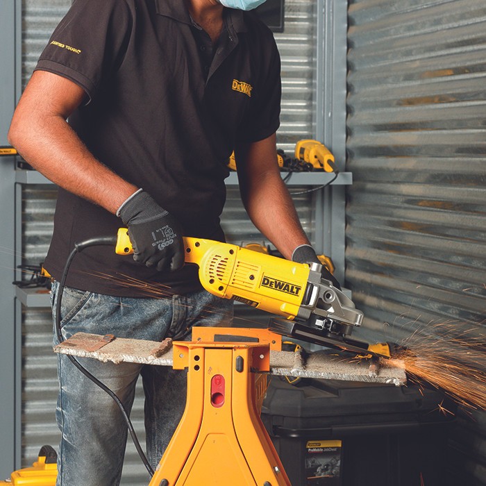 Dewalt Large Angle Grinder / Gerinda Tangan Listrik 230mm 2200Watt DWE492