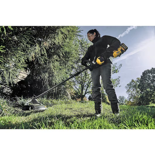 Dewalt Brushless Split Boom String Trimmer / Mesin Potong Rumput 54/60Volt Max 38cm DCMAS5713X1-B1