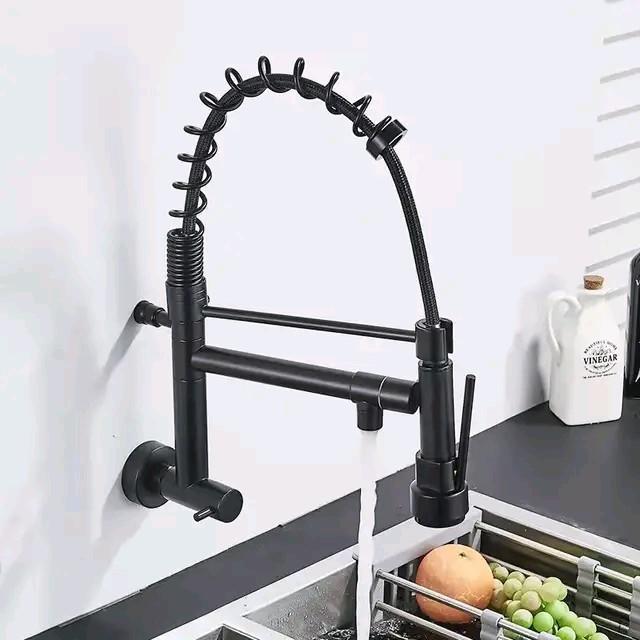 Kran Sink Dapur Tarik Per Spiral Model Drat Tembok Kran Air Cuci Piring Hitam Dan Chrome Set