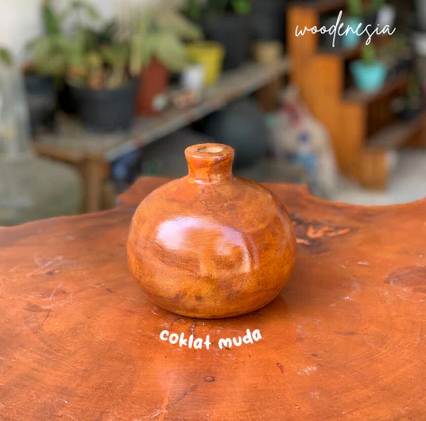 WOODENESIA Vas Bunga Kayu Mahoni Rustic Ornamen Aesthetic Souvenir Kado Pernikahan Kode Madrid