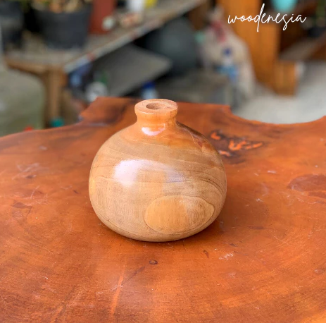 WOODENESIA Vas Bunga Kayu Mahoni Rustic Ornamen Aesthetic Souvenir Kado Pernikahan Kode Madrid