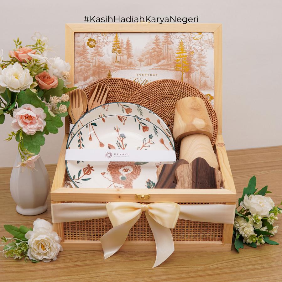 Dekayu - Hampers GRANDE TABLE STORIES | Hampers Premium | Hampers Wedding | Kado pernikahan | Alat Makan Kayu Set | Wooden Dinner Package