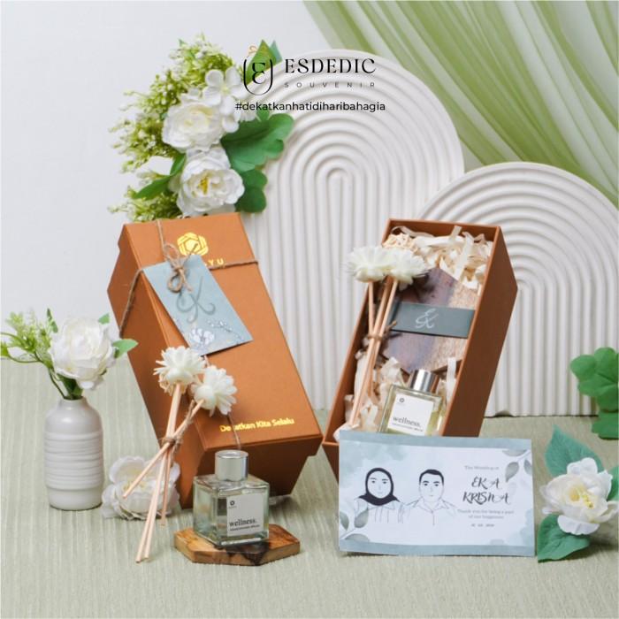 Hampers Wellness Dekayu Dengan Custom Grafir / Aroma Terapi / Souvenir Pernikahan / Free Custom Card