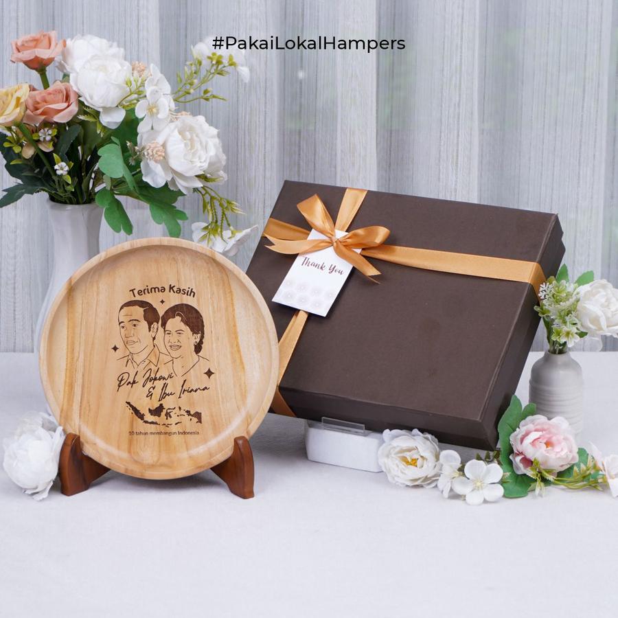 Dekayu - Hampers Plakat Wajah | Plakat Kayu Modern | Coorporate Gift | Souvenir Pembicara