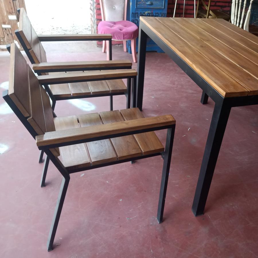 Kursi cafe besi minimalis 