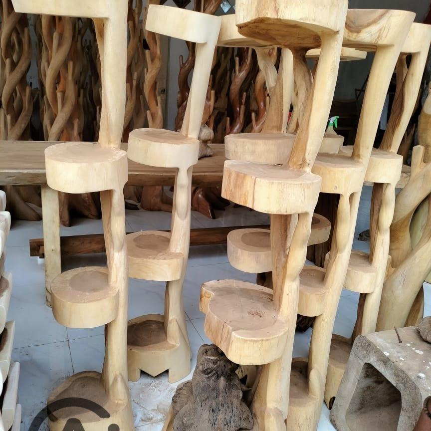 Rak kayu unik kayu solid trembesi 