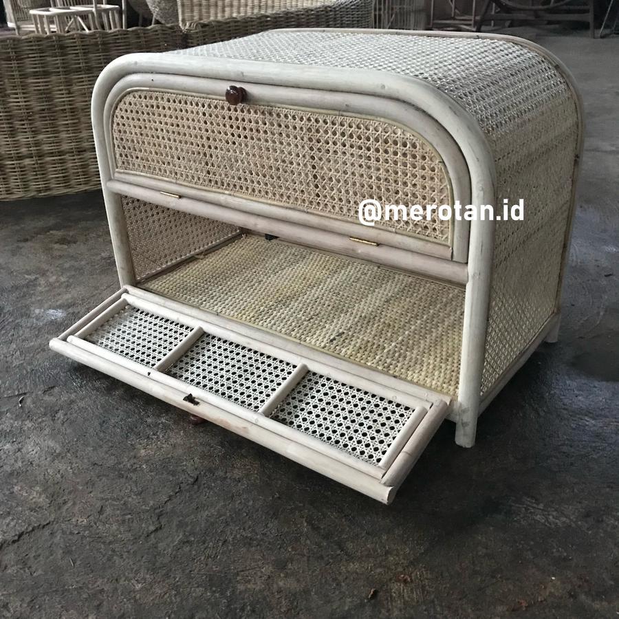 Nakas Rotan Model Vintage / Meja Samping Tempat Tidur / Side Tabel Rotan