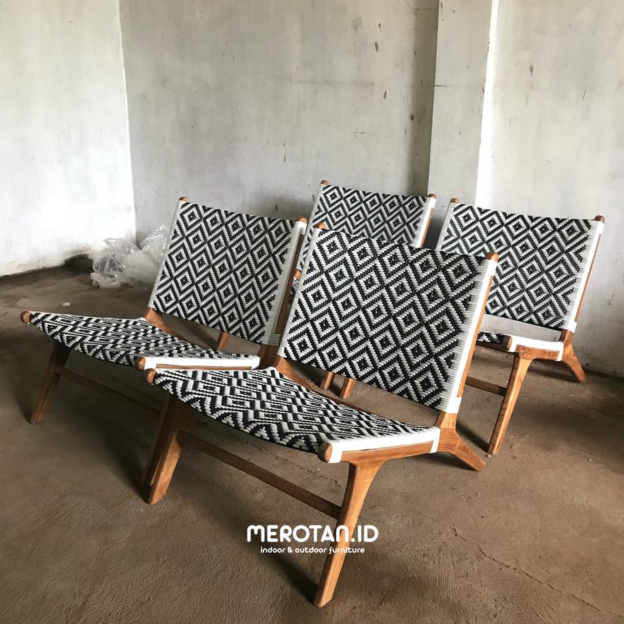 Kursi Cafe Jati Anyaman Rotan Sintetis / Lazy Chair / Kursi Malas Jati Anyaman Rotan Sintetis / Kursi Teras Jati