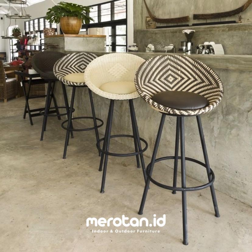 Kursi Bar Rotan Sintetis Premium / Bar Stool / Kursi Cafe Bar