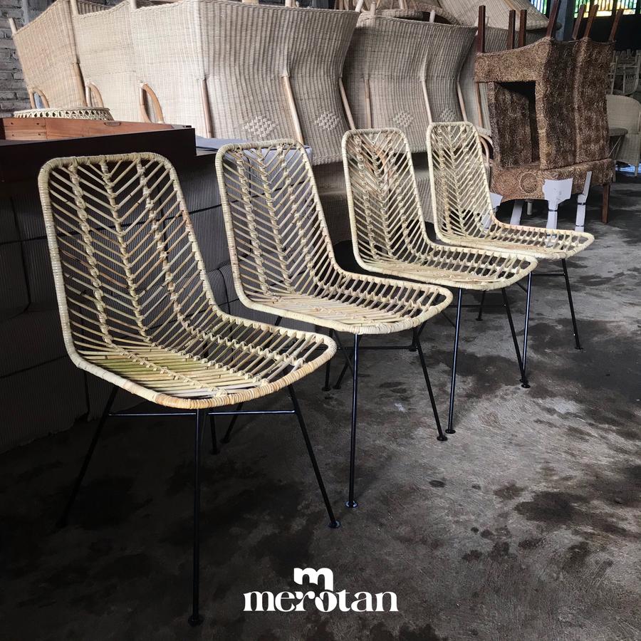 Kursi Cafe Rotan Alam / Kursi Cafe Estetik