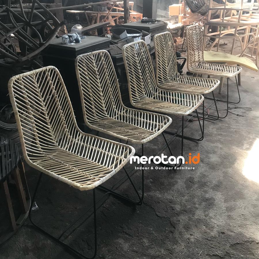 Kursi Cafe Rotan Alam / Kursi Cafe Design Retro / Kursi Makan Anyaman Rotan Alam