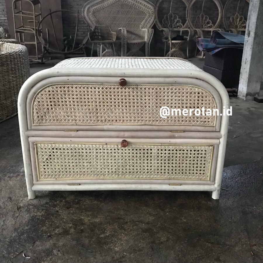Nakas Rotan Model Vintage / Meja Samping Tempat Tidur / Side Tabel Rotan